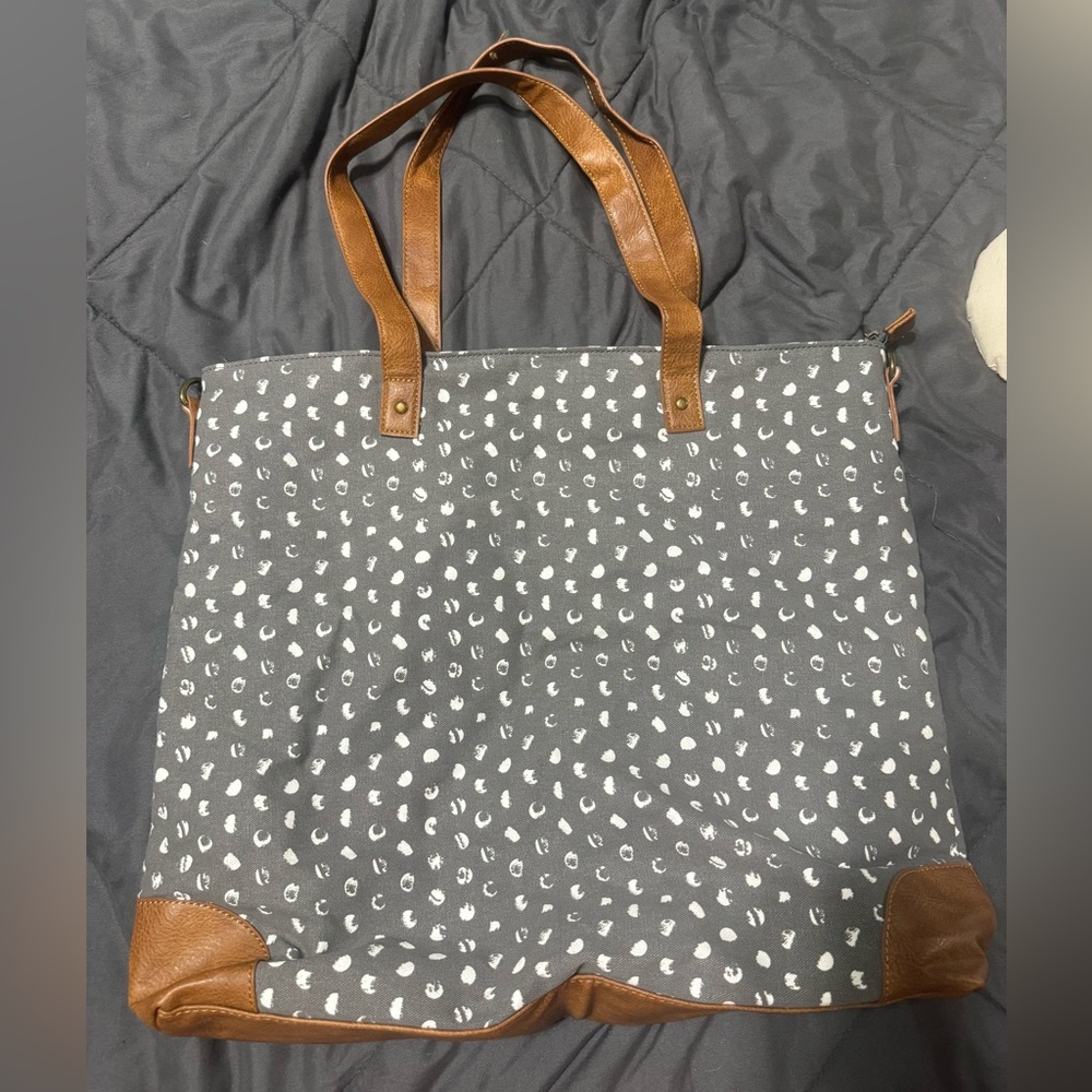 Gray and White Pattern Tote Bag with Brown Handles